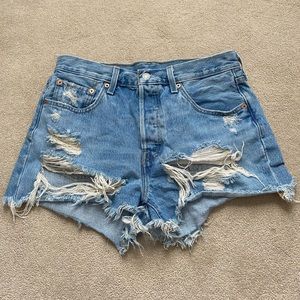 Levi’s high waist denim shorts W28